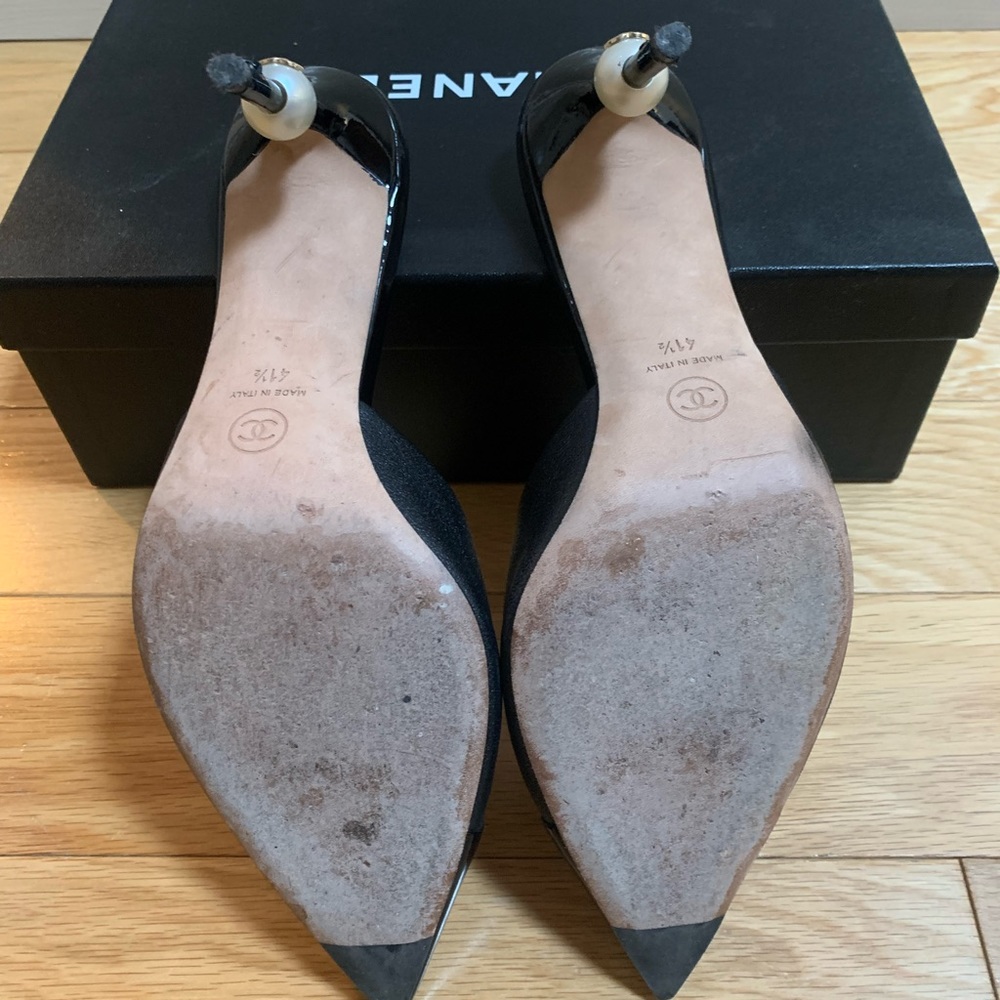 CHANEL BLACK LEATHER INTERLOCKING LOGO MULES - Picture 11 of 13
